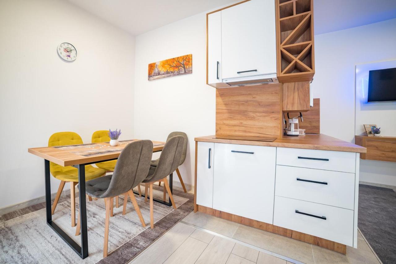 San-Mar Apartments توزلا المظهر الخارجي الصورة